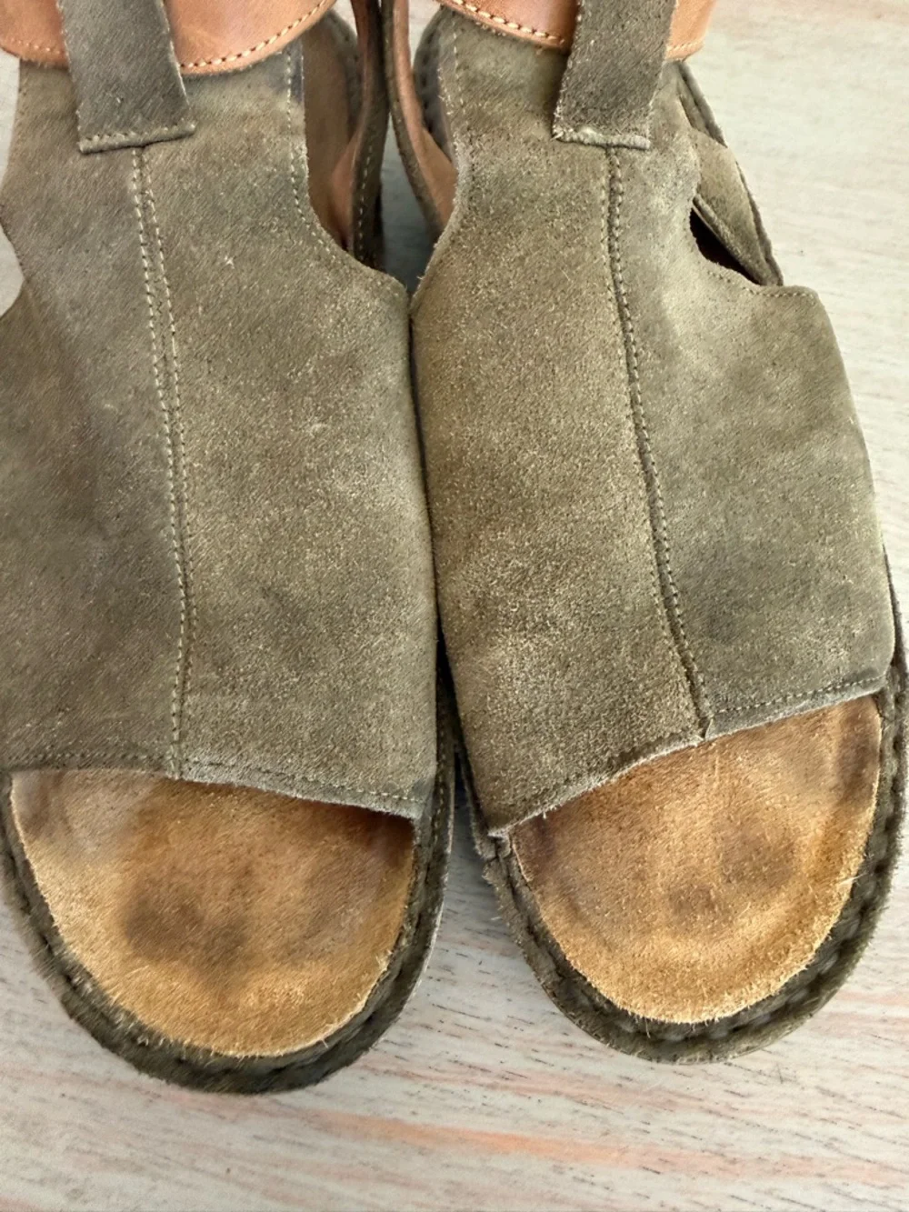 Naot Verbena Olive Suede Leather Boho Sandals EU 39  US 8 Euro Comfort Earthy